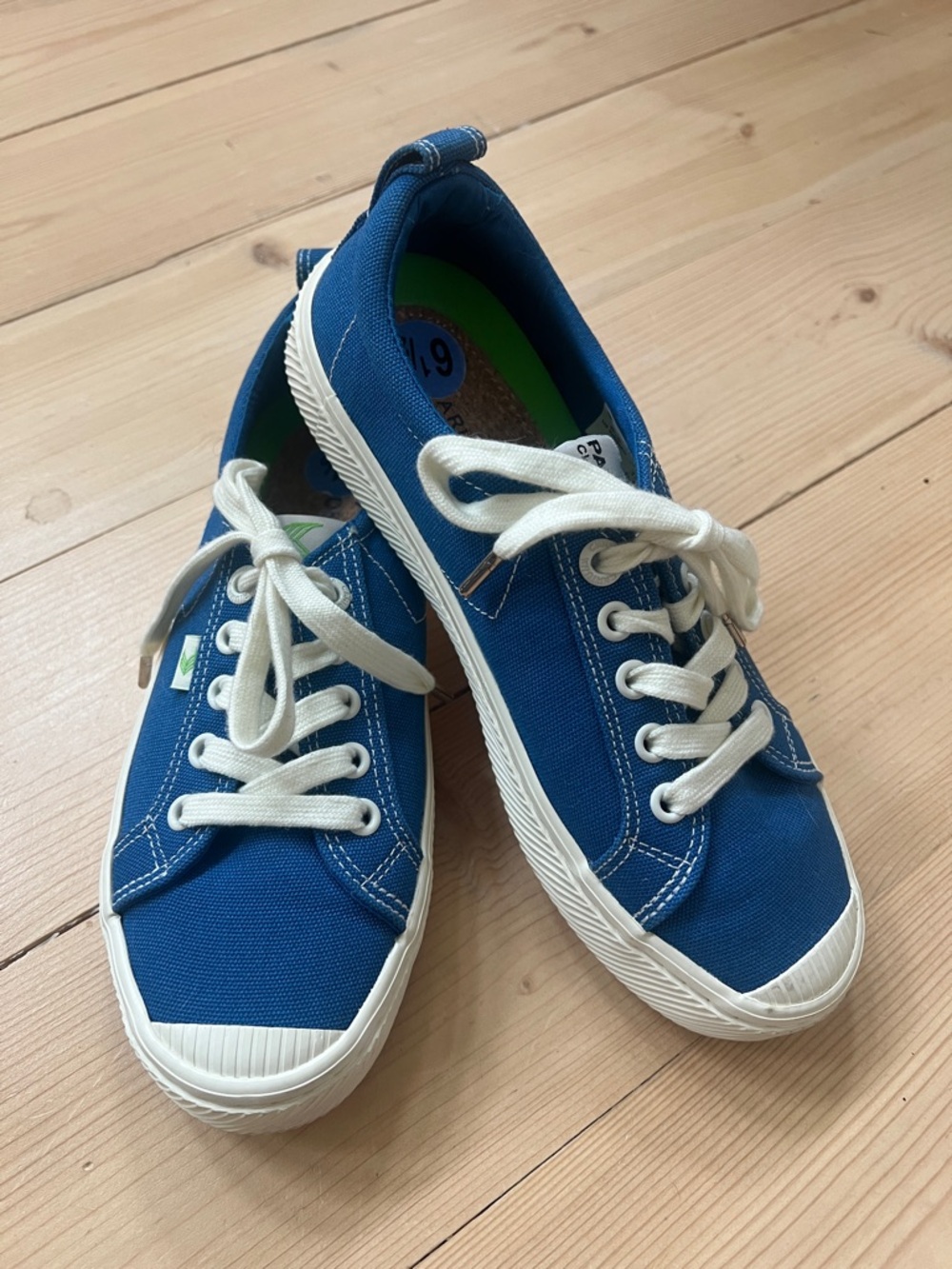 Pantone Cariuma Classic Blue Sneakers